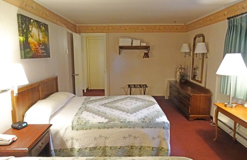 Bird In Hand Hotel | Amish Country Motel
