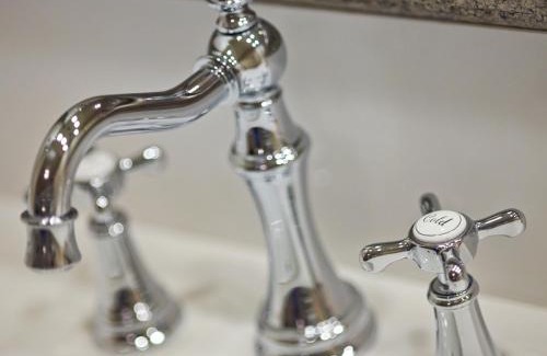 Bird In Hand Hotel | AmishView Inn & Suites