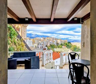 Atessa House | Amoenus