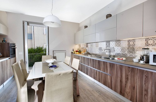 Sorrento City Centre Apartment | AMORE RENTALS - Apartment Terrazza Tasso with Private Garden, External Private Hot Tub in Piazza Tasso
