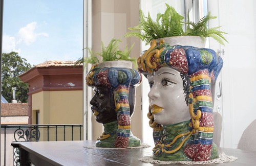 Sorrento City Centre Apartment | AMORE RENTALS - Apartment Terrazza Tasso with Private Garden, External Private Hot Tub in Piazza Tasso