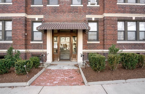 Brighton Apartment | Ample Allston 2BR w/W/D in basement
