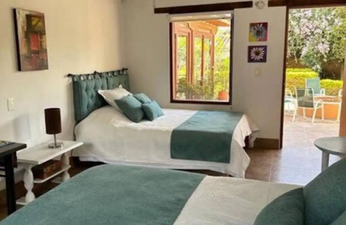 Villa de Leyva Bed & Breakfast | Amplia Habitación Doble en Entorno Campestre