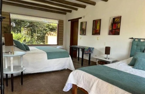 Villa de Leyva Bed & Breakfast | Amplia Habitación Doble en Entorno Campestre