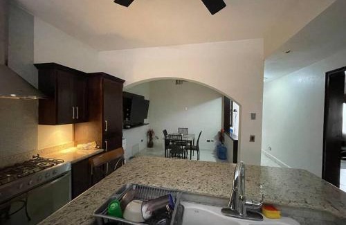 Reynosa Villa | Amplia y céntrica residencia