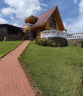 Calima Villa | Amplio Chalet en el Lago Calima