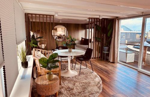 Municipality of Aalsmeer Apartment | Amsterdam Boathouse
