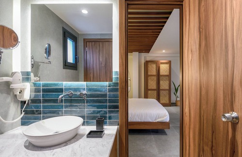Paradhisos Hotel | Amyntas Seafront Hotel