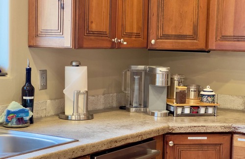 Zion National Park South Entrance Apartment | AMZG Views, Walkable, Clean & Spacious 3 bdrm w/PATIO, right downtown! Sleeps 8