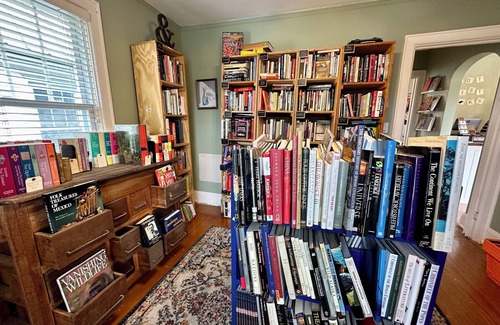 South Charleston Apartment | An All-Access Bookstore Vacation in Charleston, West Virginia