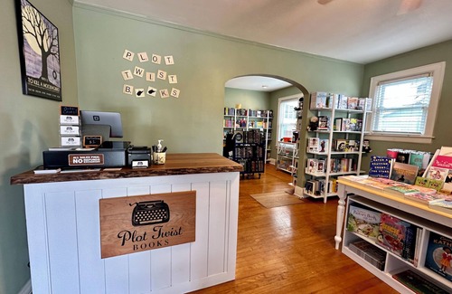 South Charleston Apartment | An All-Access Bookstore Vacation in Charleston, West Virginia