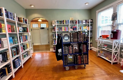 South Charleston Apartment | An All-Access Bookstore Vacation in Charleston, West Virginia