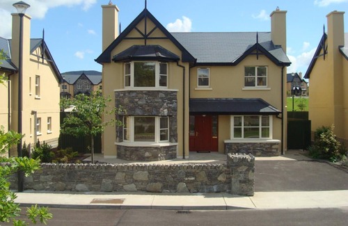 Pairc Na Gloine House | An ardmullen 4 bed that sleeps 8 guests in 4 bedrooms