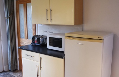 Heacham Cottage | An attractive, pet friendly cottage, with enclosed south facing garden.