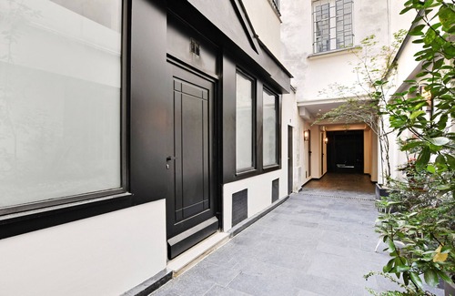 Saint-Germain-l'Auxerrois Apartment | An Atypical 1-BR in Place Vendôme/Tuileries