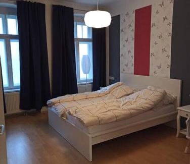 Altstadt Apartment | An der berühmten Altstadtbrücke mit Balkon zur Peterskirche und mit Neißeblick