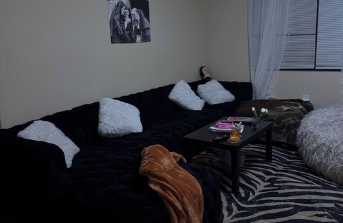 East Point Apartment | An Elevated Stay n15 minutes from Benz Stadium