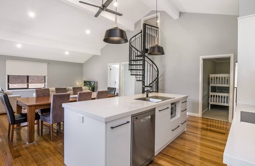 Port Fairy House | An ideally located family home