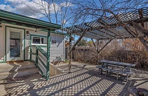 Silt House | An Oasis inside and out! Sweet cottage in Silt