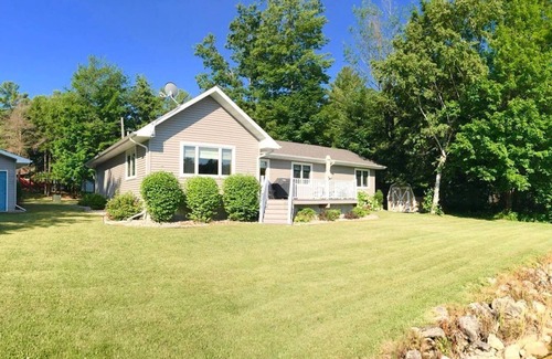 Wetmore Cottage | An Oasis on Ostrander Lake!