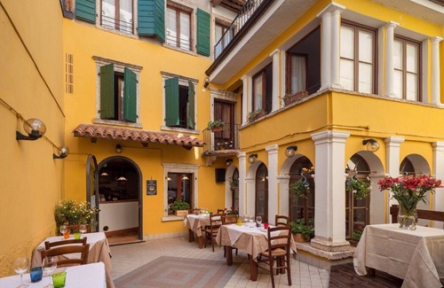 Caprino Veronese Hotel | An old inn that is an Italian landmark . about 200 years old "TRIPLA 1"