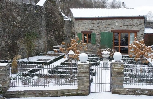 Morbach House | An unmistakable vacation in the shadow of Hunolstein Castle.