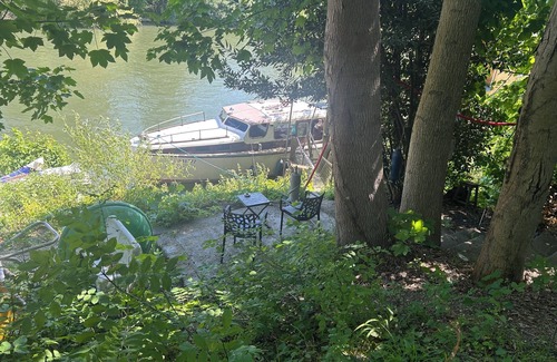 Louveciennes Boat Rental | An unusual stay on a boat in the land of the Impressionists