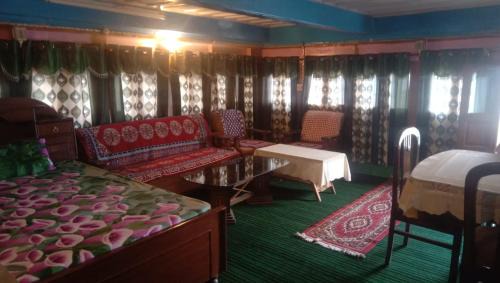 Nichar House | Anand Homestay