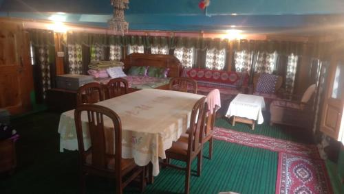 Nichar House | Anand Homestay