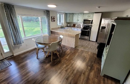Glenburn Apartment | Anchor Maine 3Br, 2.5 Bath