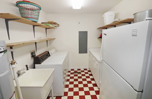 Chincoteague House | Anchor's Rest - Pet friendly on Main Street!