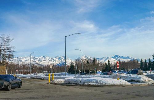 Midtown Anchorage Apartment | Anchorage Retreat, Walk to Dining and Entertainment