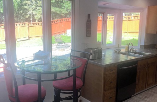Old Seward - Oceanview House | Anchorage Southside Home