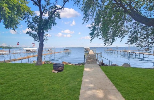 Orleans Villa | Anchors Away Cottage on Big Spirit Lake