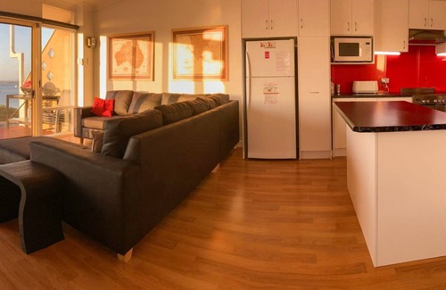 Lake Wangary House | Anchors Away sits in the perfect spot on the Esplanade with amazing views that seriously won't disappoint.