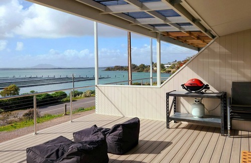 Lake Wangary House | Anchors Away sits in the perfect spot on the Esplanade with amazing views that seriously won't disappoint.