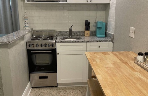 Clearwater Beach Apartment | Anchors UP #1; WALK to Beach/Bars/Dining
