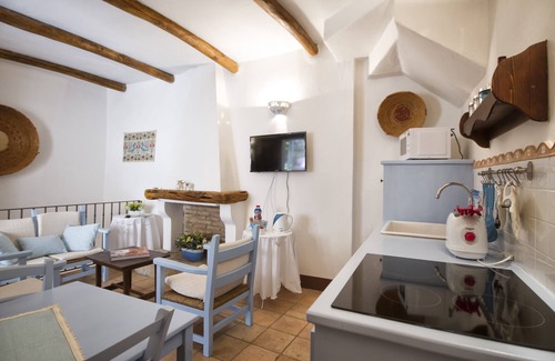 Baunei House | Ancient Stone Houses: Color'e Cielu