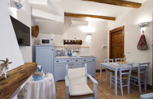 Baunei House | Ancient Stone Houses: Color'e Cielu