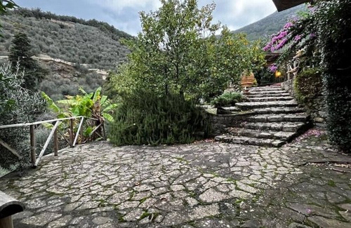 Calci House | Ancient Tuscan style country house with a view of the Pisan Mountains