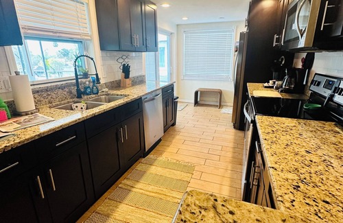 Forest Hills House | Anclote Oasis - Tarpon Springs - Waterfront Sunsets & Private Pool