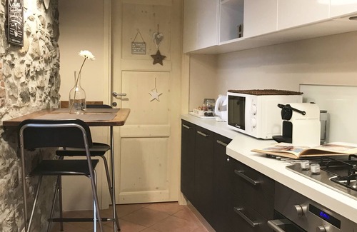 Como Apartment | Andrea's House, cozy apt in a 16th c. villa, with garden wifi and free parking