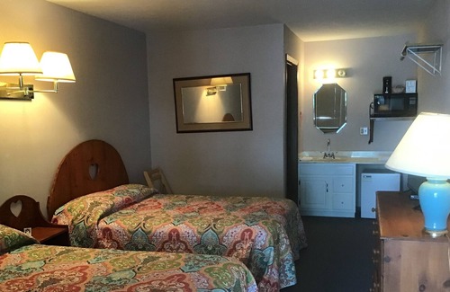 Monticello Hotel | Andrew's Lakeside Resort