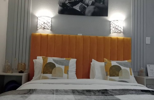 Kempton Park AH Cabin | Aneiwa Airport Lodgenn