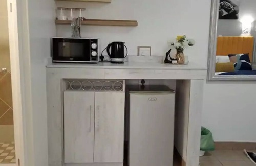Kempton Park AH Cabin | Aneiwa Airport Lodgenn