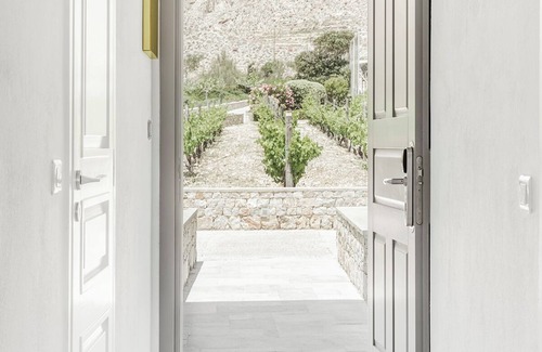 Karavostasis Apartment | ANEMI Folegandros