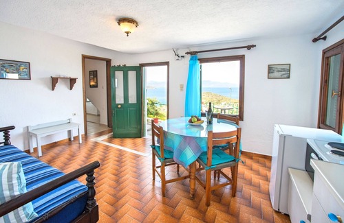Kalo Chorio House | Anemone Seaside Traditional Homes