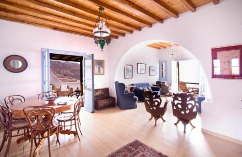 Houlakia Apartment | Anerousses Mykonian Traditional Houses