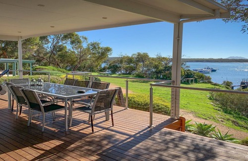 Lake Wangary House | Angasi is one of Coffin Bay's premium properties in a very sought after location