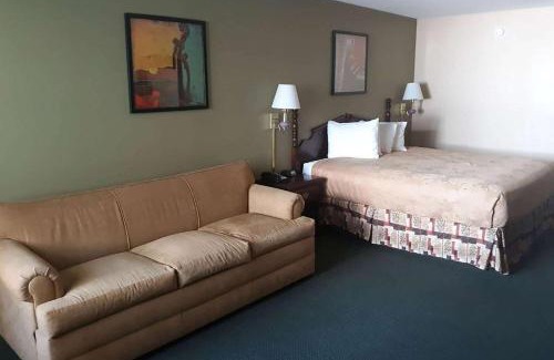 Branson Theater District Hotel | Angel Inn Near IMAX, a Travelodge by Wyndham